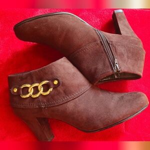 A2 by AEROSOLES First Role Brown Booties w/Chunky Gold Chain Accents-Size 12W